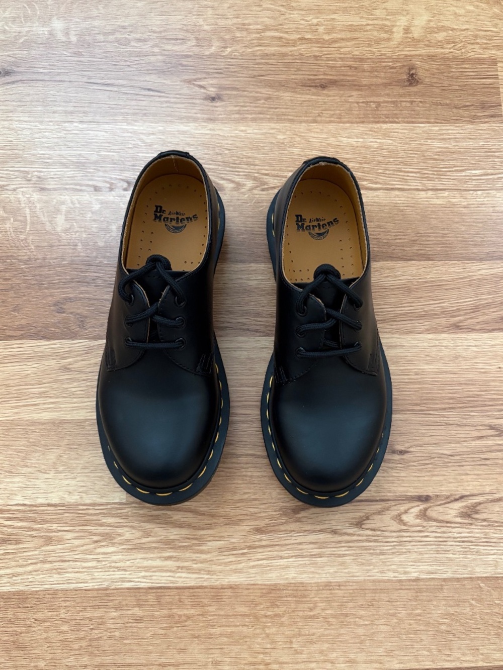 NWOT  Dr. Martens 11837 Women’s Leather Lace-up Oxford Shoes